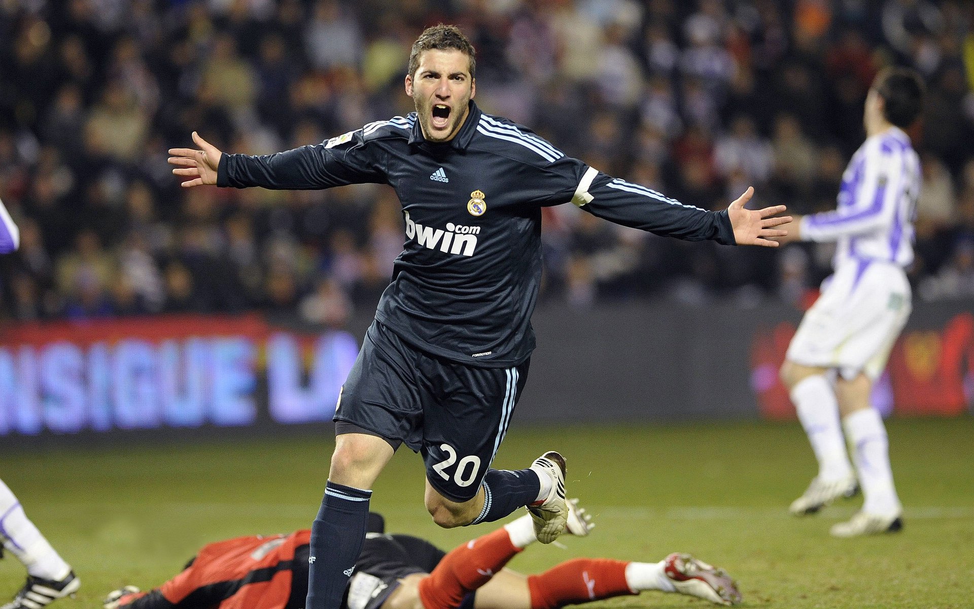 JackeyLove连续七场比赛得分超过晋级下一阶段,掘金不断突破!气势如虹延续